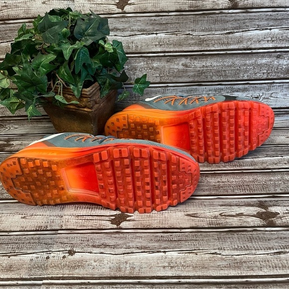 Nike AirMax Gray and Orange Running Shoe Mens Size 11 - Picture 9 of 9